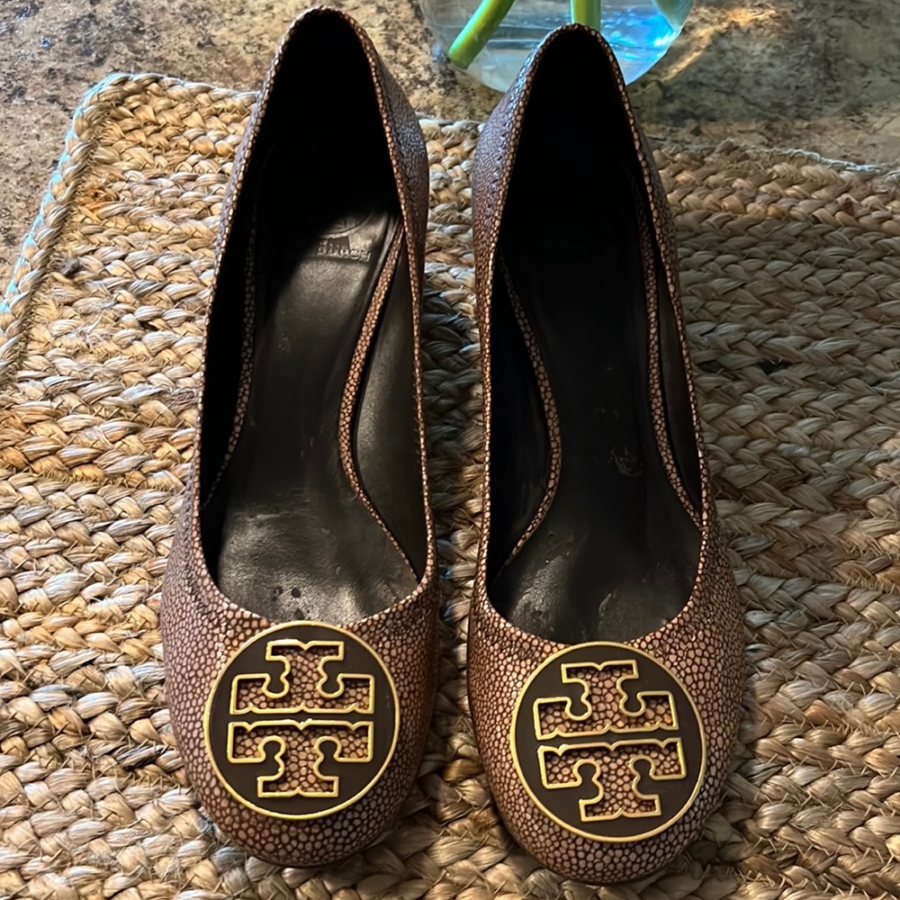 Gorgeous Tory Burch Brown & Tan square heels!
